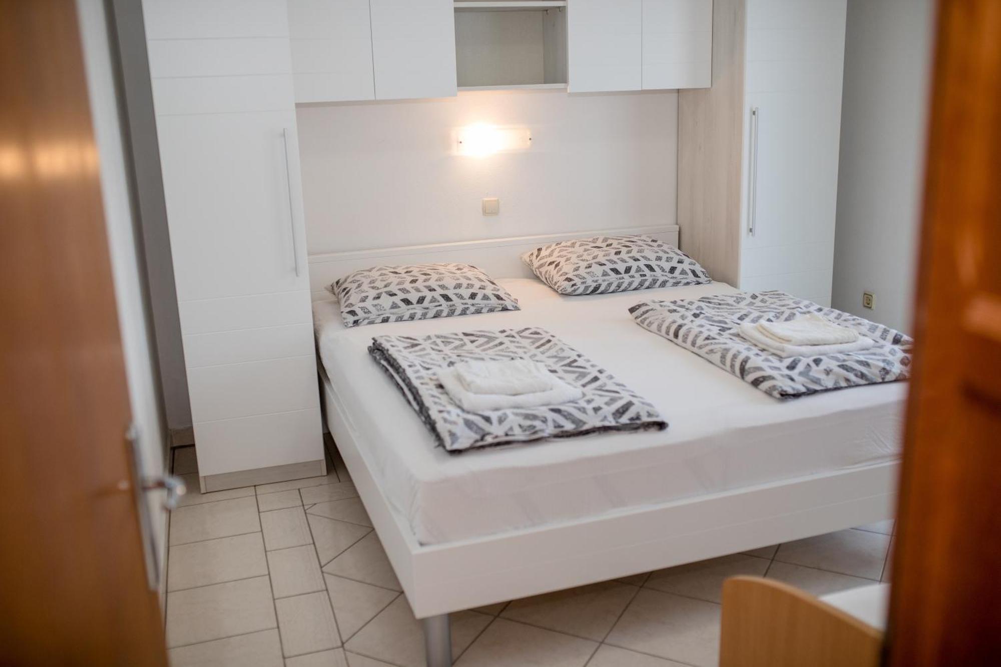 Apartments And Rooms By The Sea Supetarska Draga - Gornja, Rab - 11579 Chambre photo