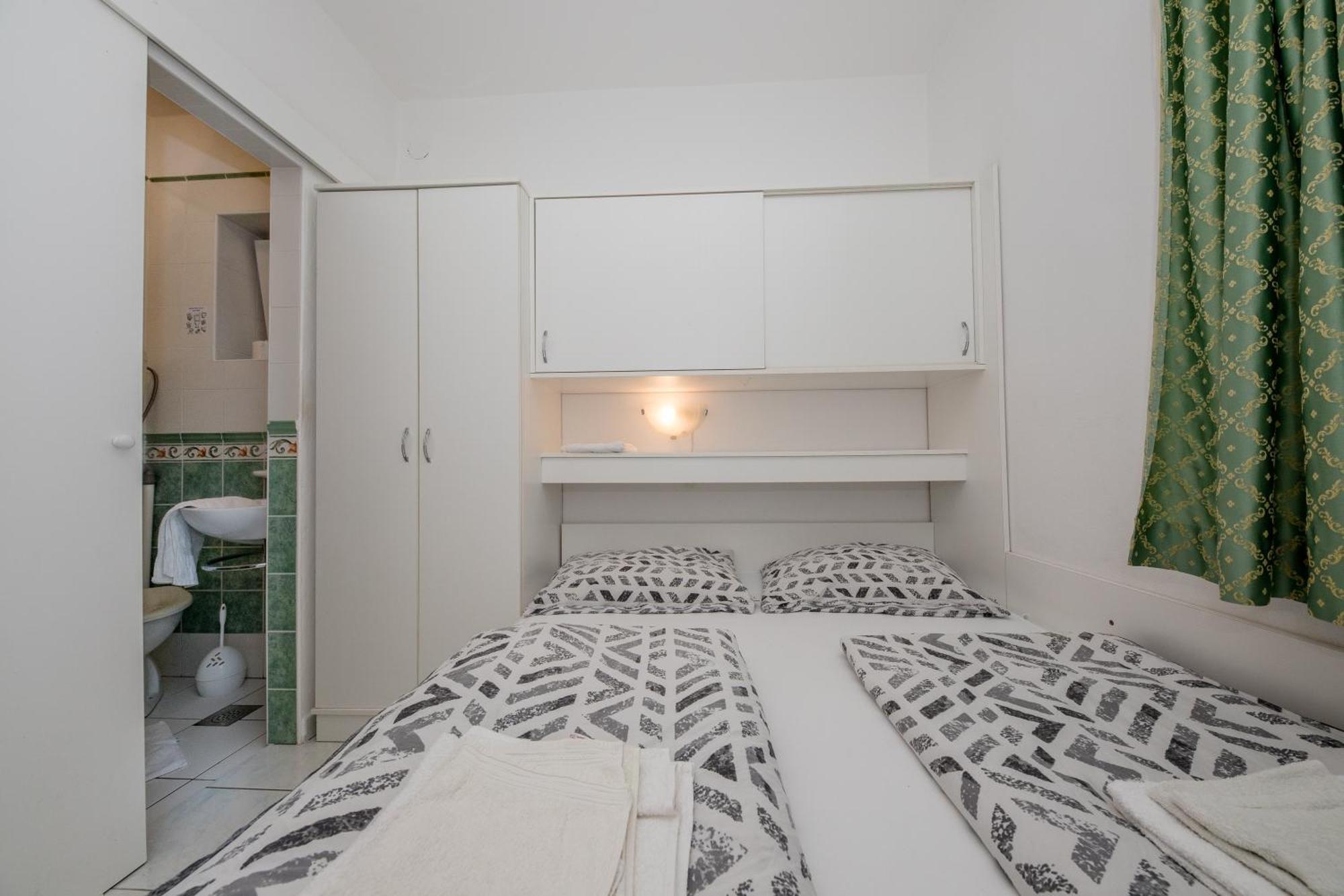 Apartments And Rooms By The Sea Supetarska Draga - Gornja, Rab - 11579 Chambre photo