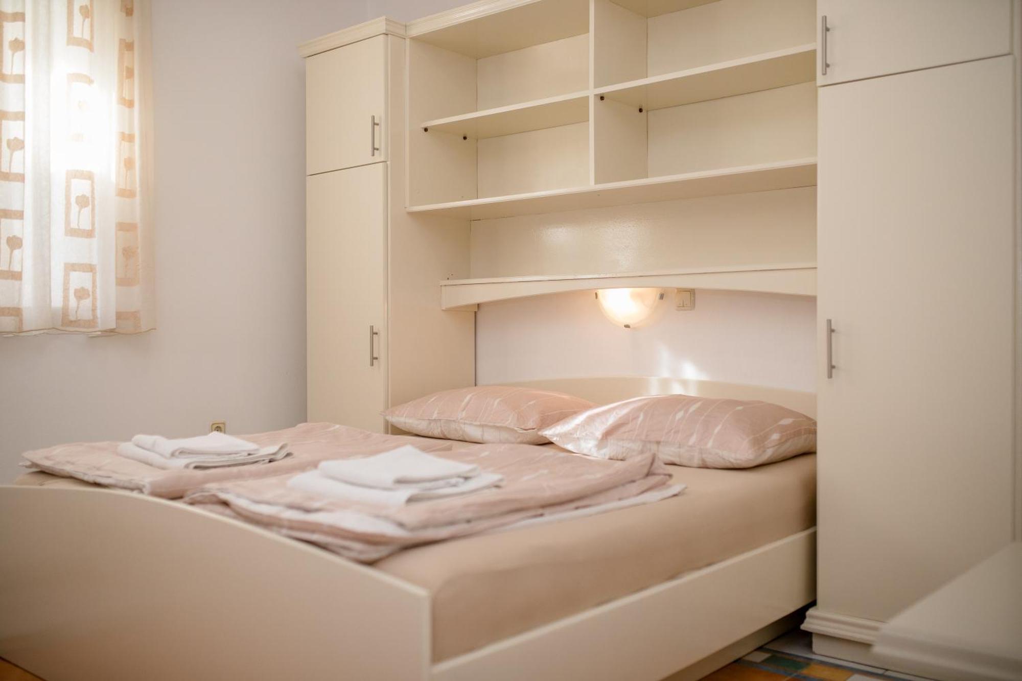 Apartments And Rooms By The Sea Supetarska Draga - Gornja, Rab - 11579 Chambre photo