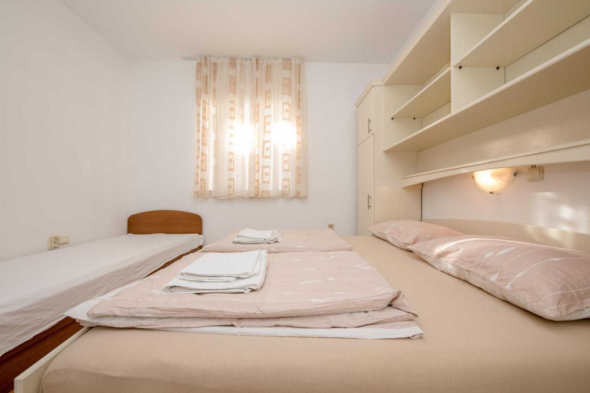 Apartments And Rooms By The Sea Supetarska Draga - Gornja, Rab - 11579 Chambre photo